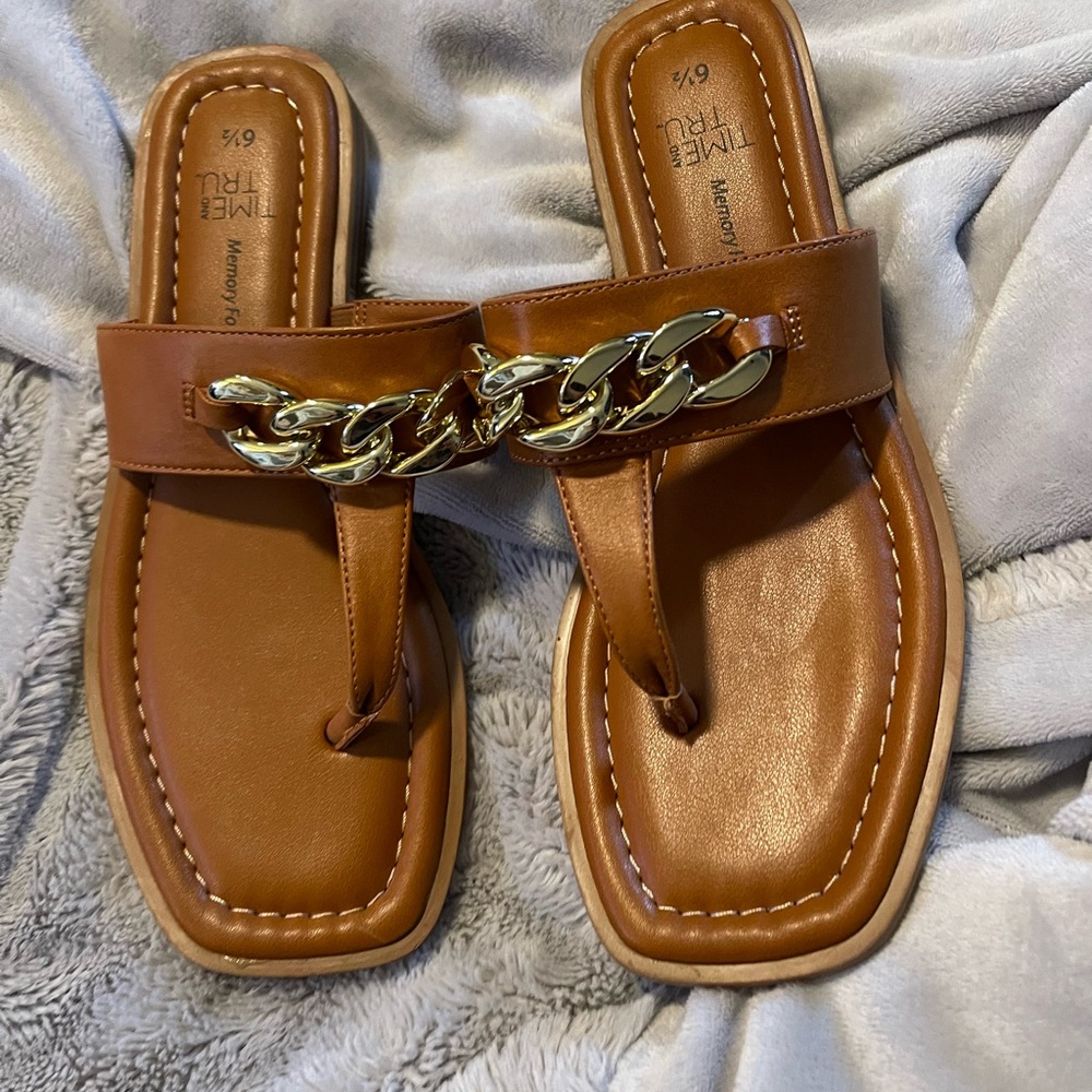 Time and Tru Women's T-Strap Sandals with Chain Accent Size 6.5